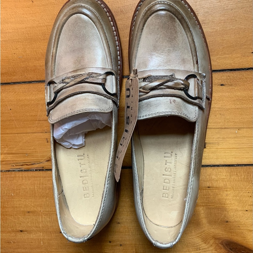 Bed:Stu Darla Loafers, NIB With Tags. Women’s Size 7.5 in Sand Rustic
